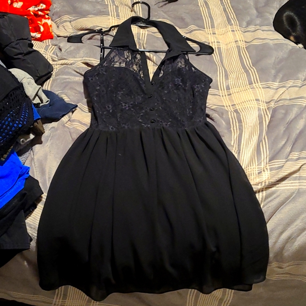 Collared, lace, sleeveless dress